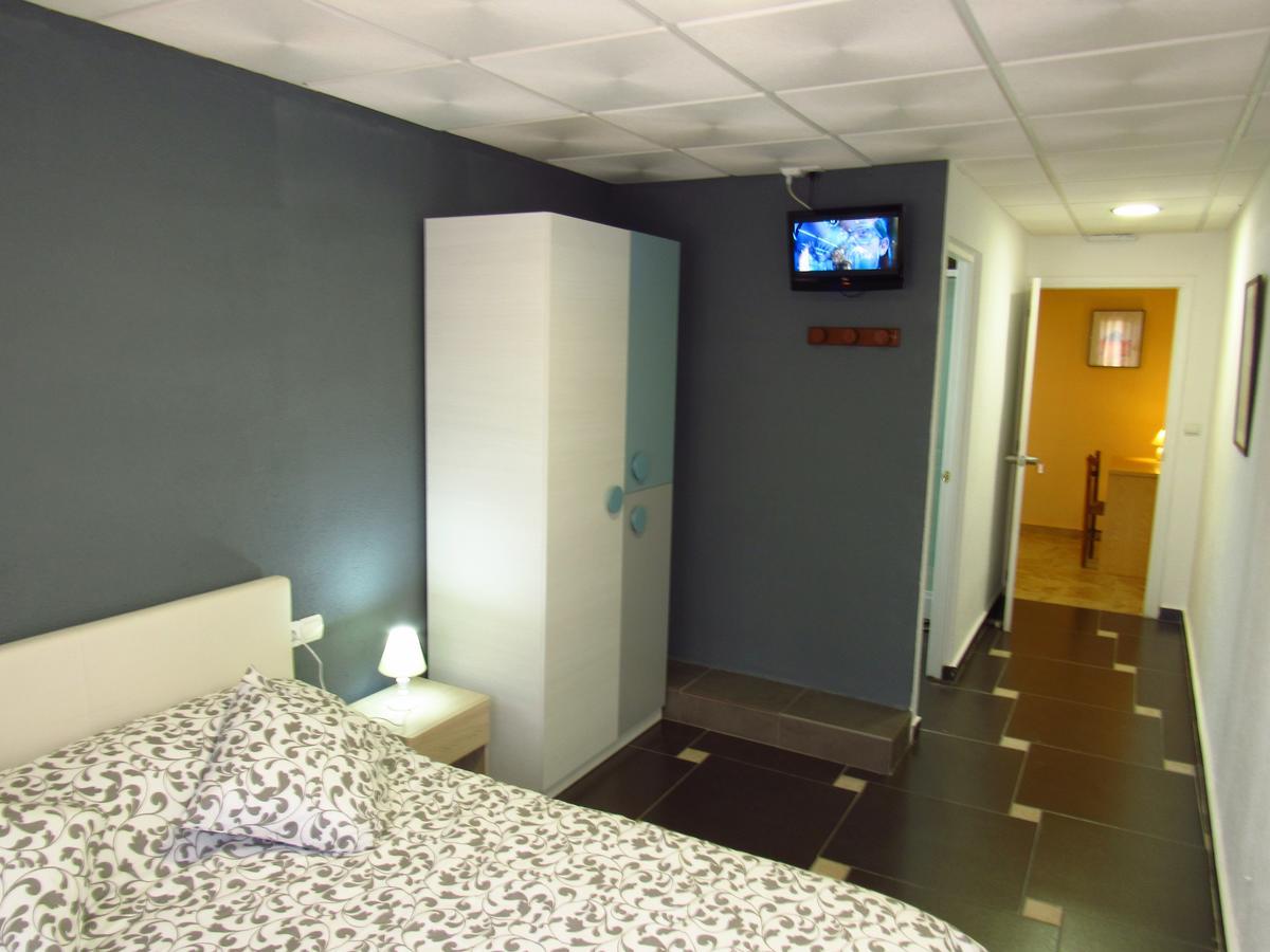 Hotel Restaurant Cau Blanch Useras Exterior photo