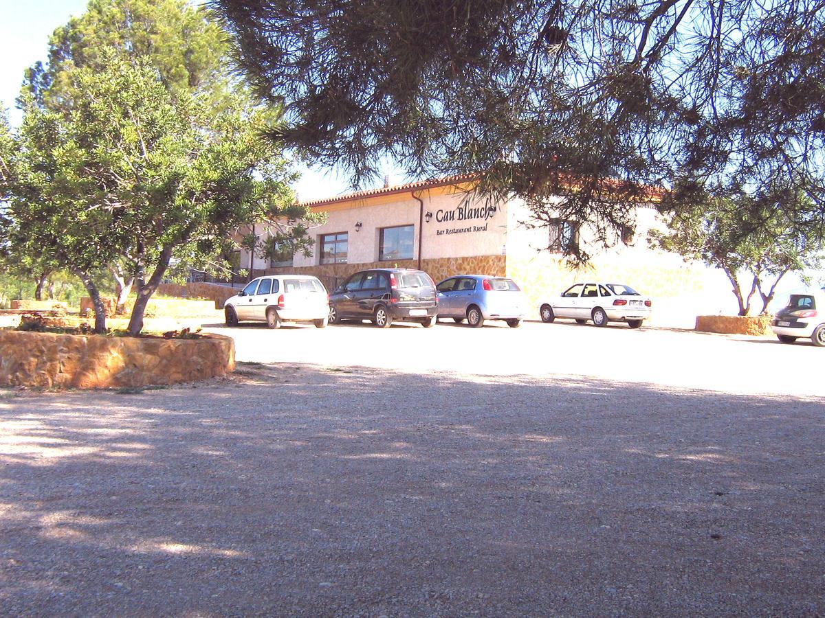 Hotel Restaurant Cau Blanch Useras Exterior photo